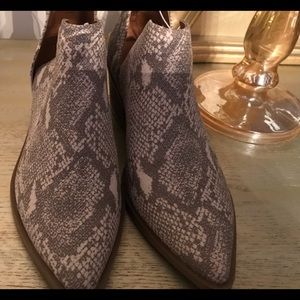 Brand New Universal Thread ankle boots size 8